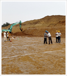 現(xiàn)場人員正在進行測量作業(yè)